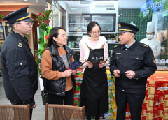 他便带着大师跑现场、看案例、做实